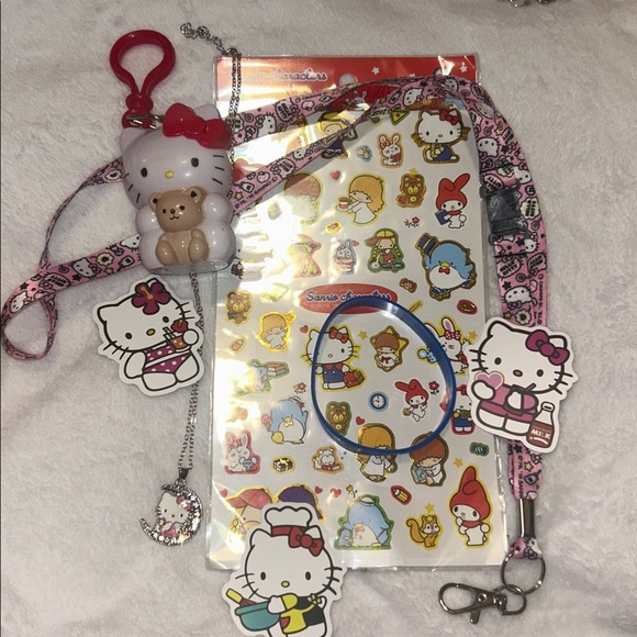 MYSTERY SURPRISE HELLO KITTY BAG - Picture 4 of 6